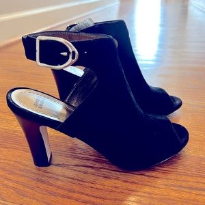 Super stylish Johnston & Murphy Peep Toe Booties!